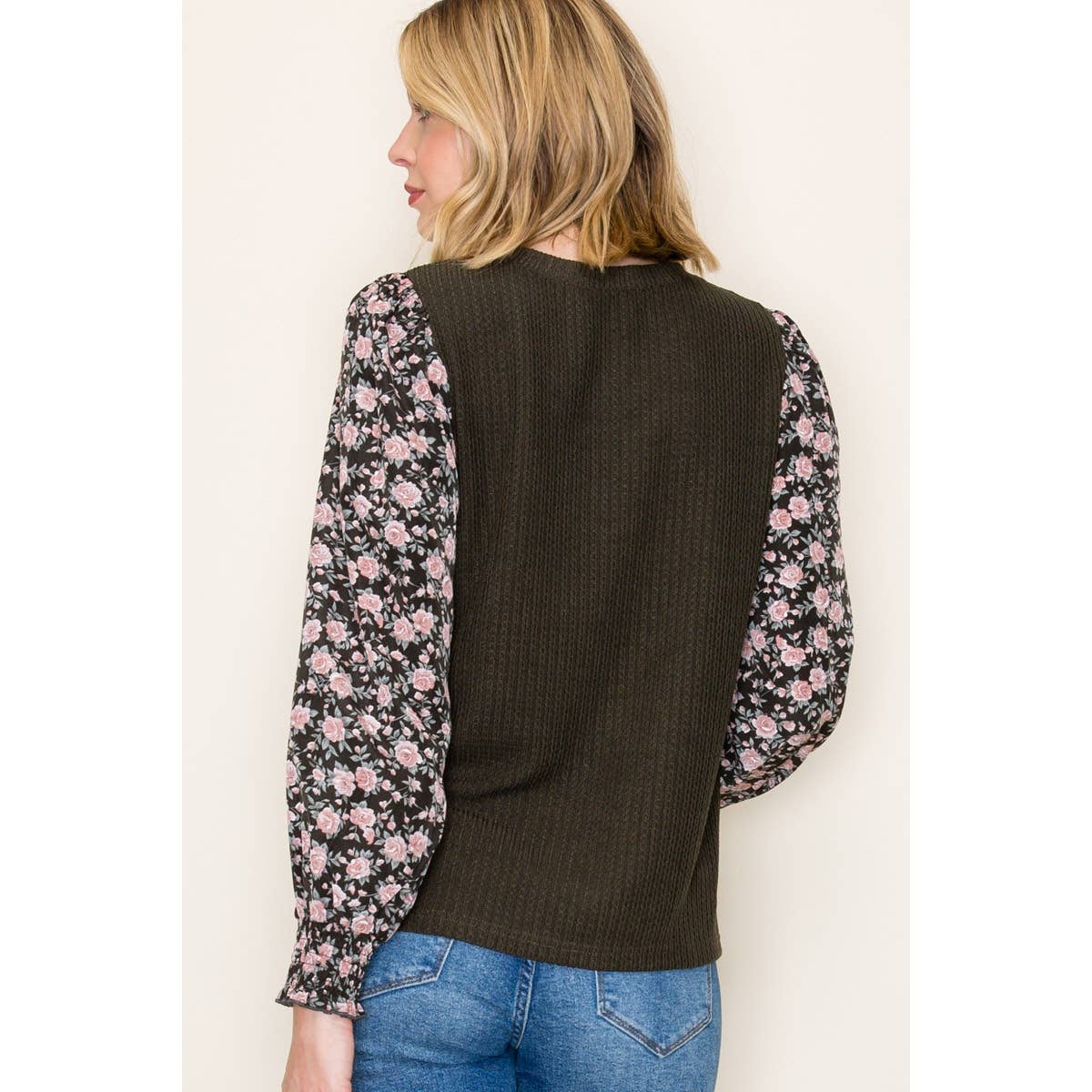 FLORAL SLEEVE SMOCKED CUFF PULLOVER TOP STACCATO