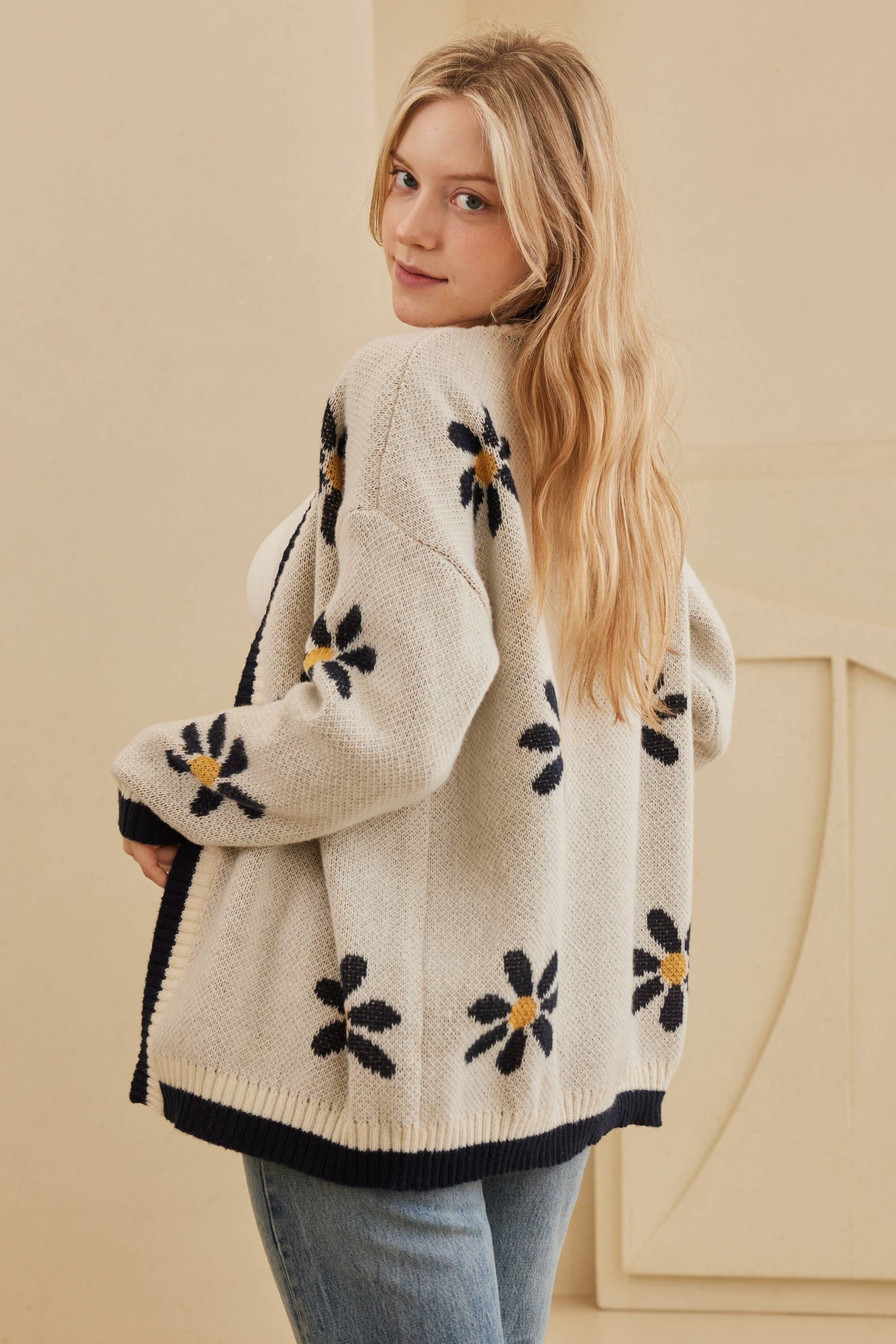 Embroidered Floral Cardigan Mello.