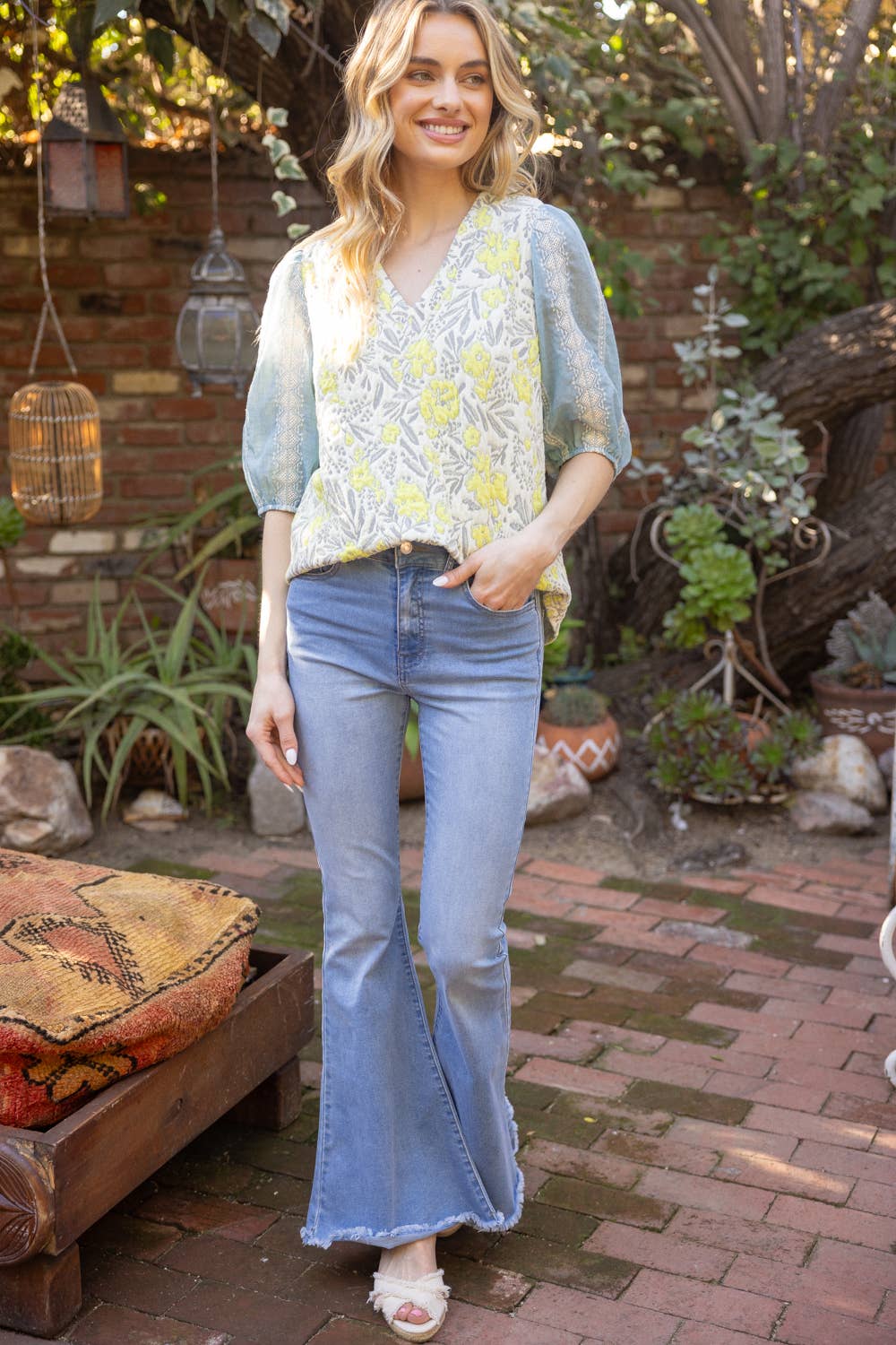 Embroidered Puff Sleeve V neck Printed Knit Top Spring-Summer VOY