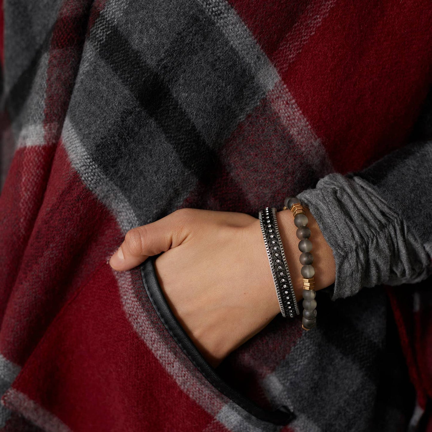 Gunmetal Chalet Cool Magnetic Bracelet Fall-Winter COCO + CARMEN