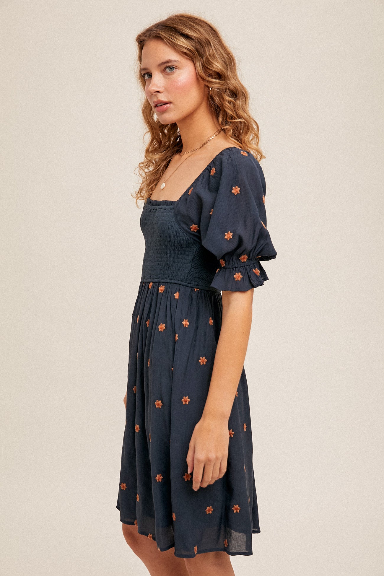 DAISY DITSY EMBROIDERED SQUARE NECK SMOKED DRESS Spring-Summer Hem and Thread