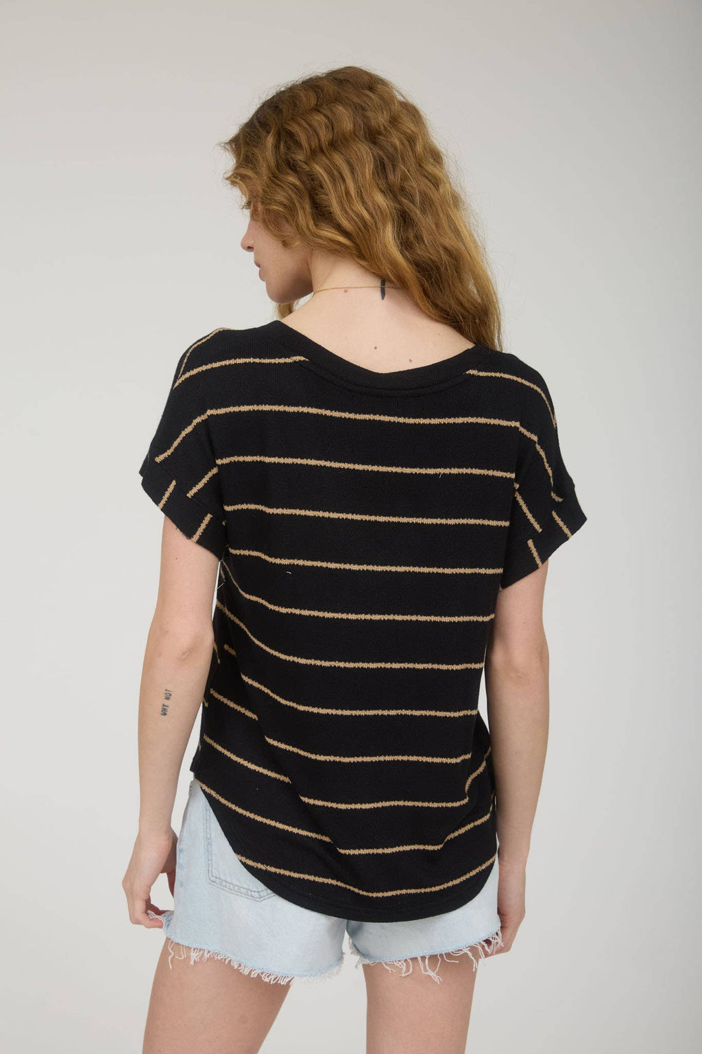 STRIPE V NECK CUFFED SHORT SLEEVE KNIT TOP