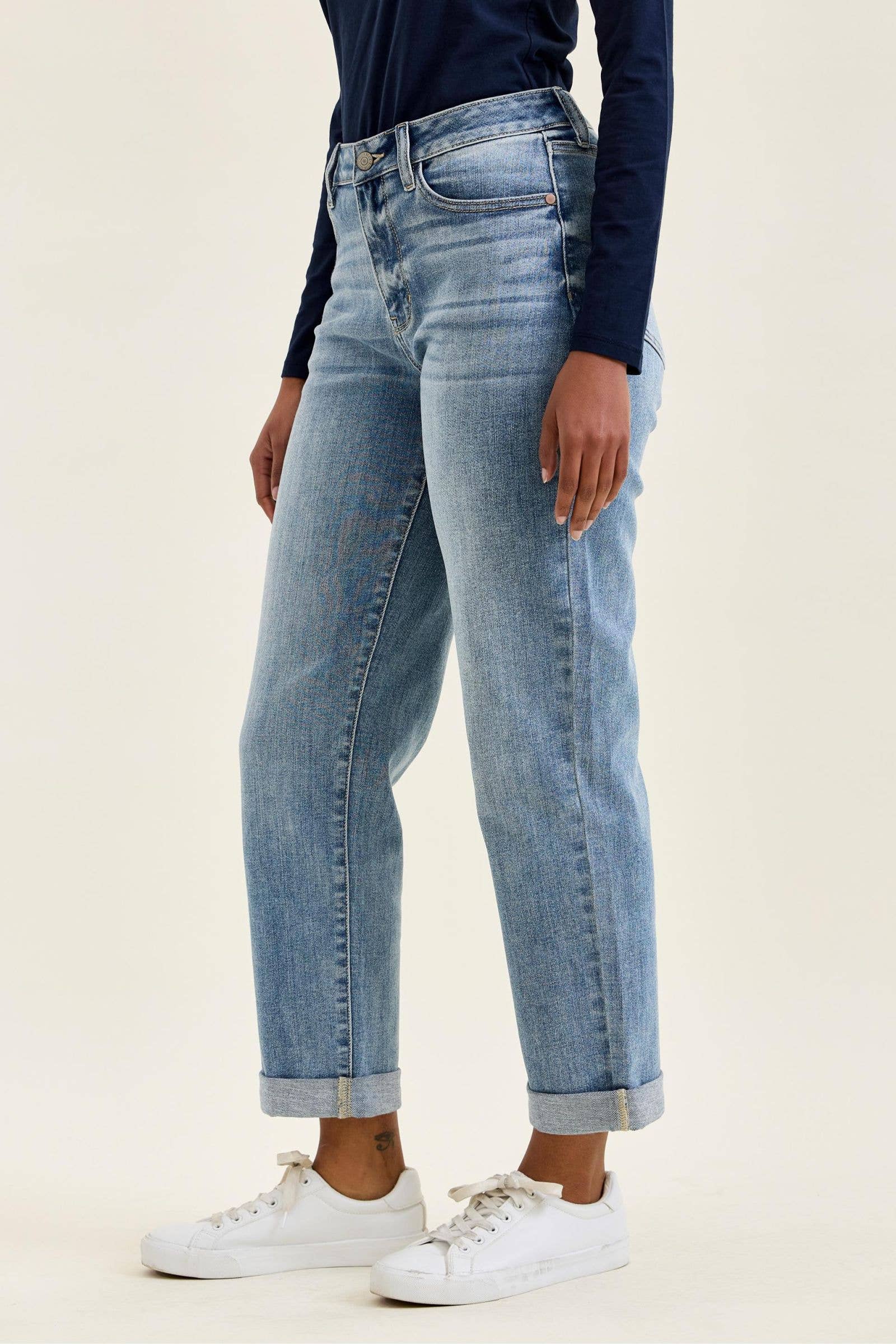 Judy Blue Mid Rise Billie Boyfriend Light Iced Indigo Jeans