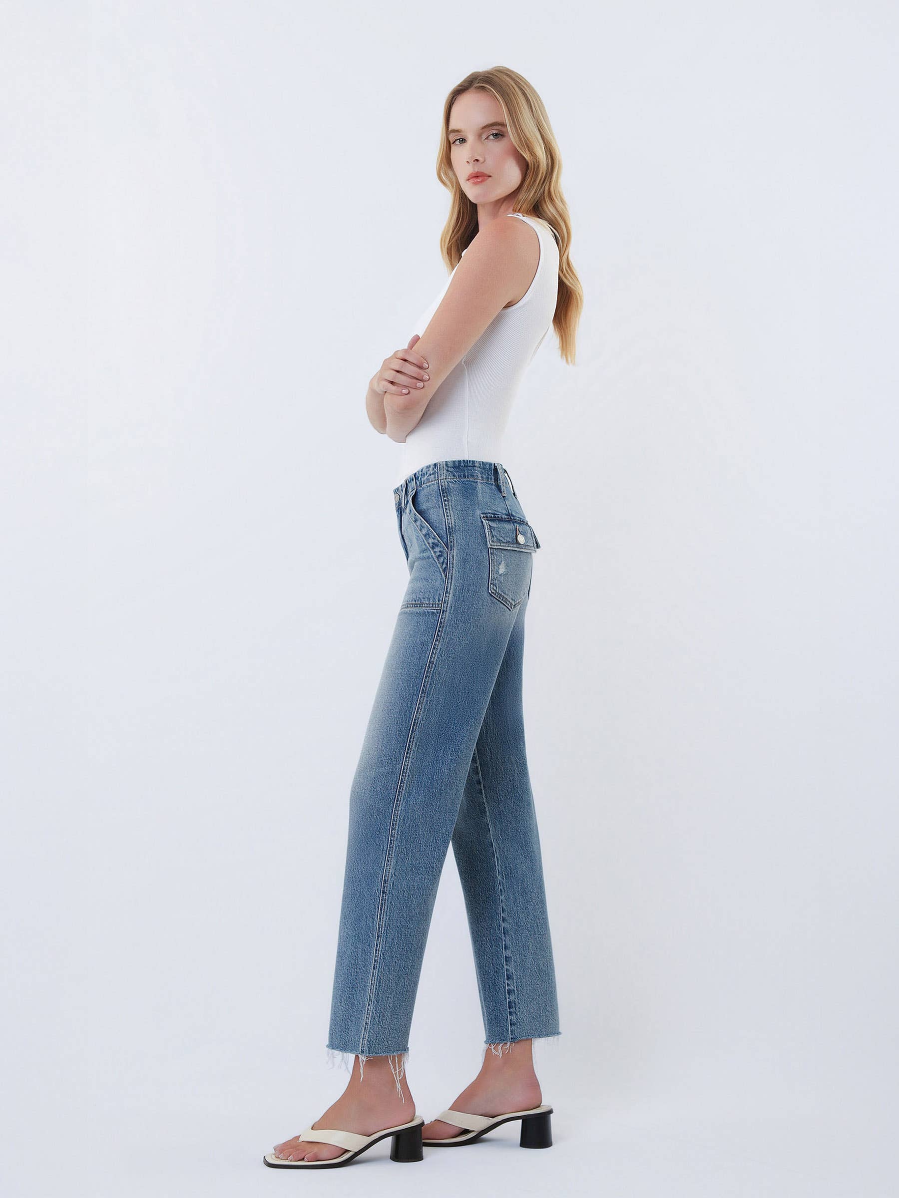 HIGH RISE PATCH POCKET SLIM WIDE JEANS T7243