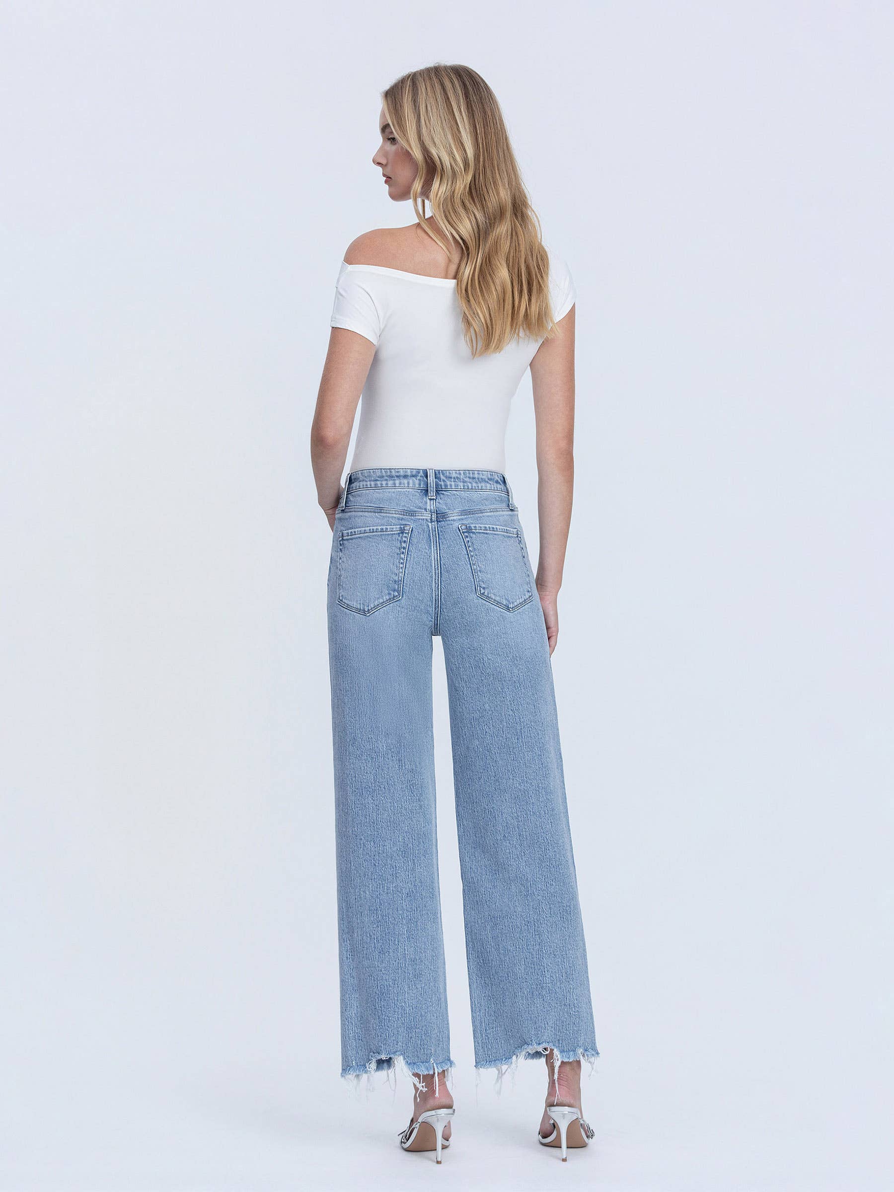 MID RISE FRAYED HEM ANKLE WIDE LEG JEANS T7279