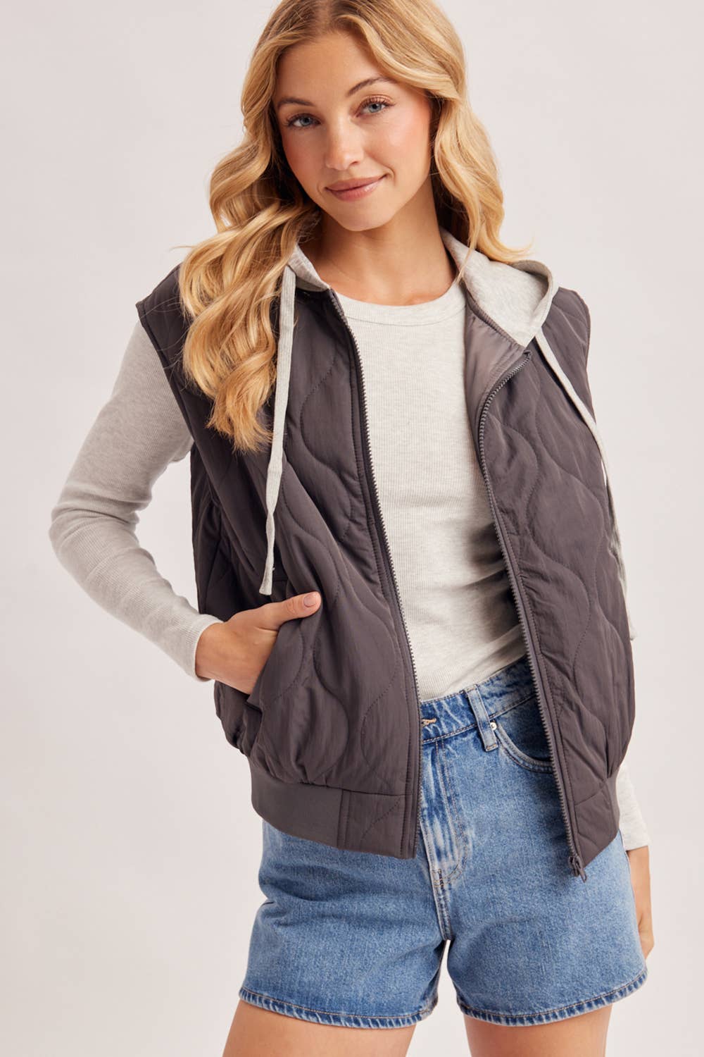 QUILTED PUFFER VEST CONTRAST HOODIE VEST