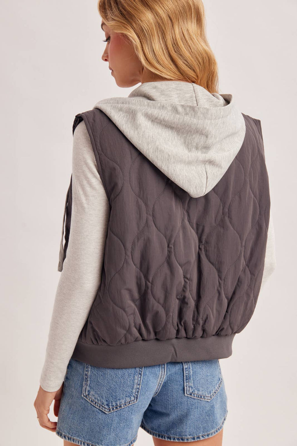QUILTED PUFFER VEST CONTRAST HOODIE VEST