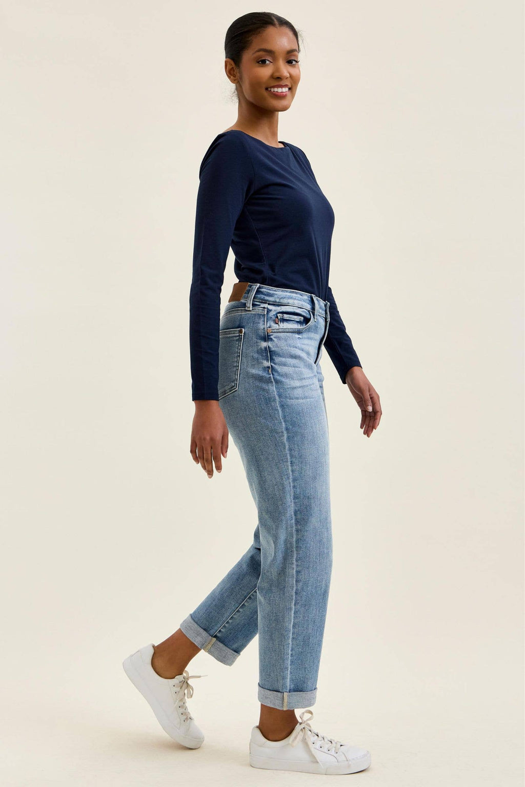 Judy Blue Mid Rise Billie Boyfriend Light Iced Indigo Jeans