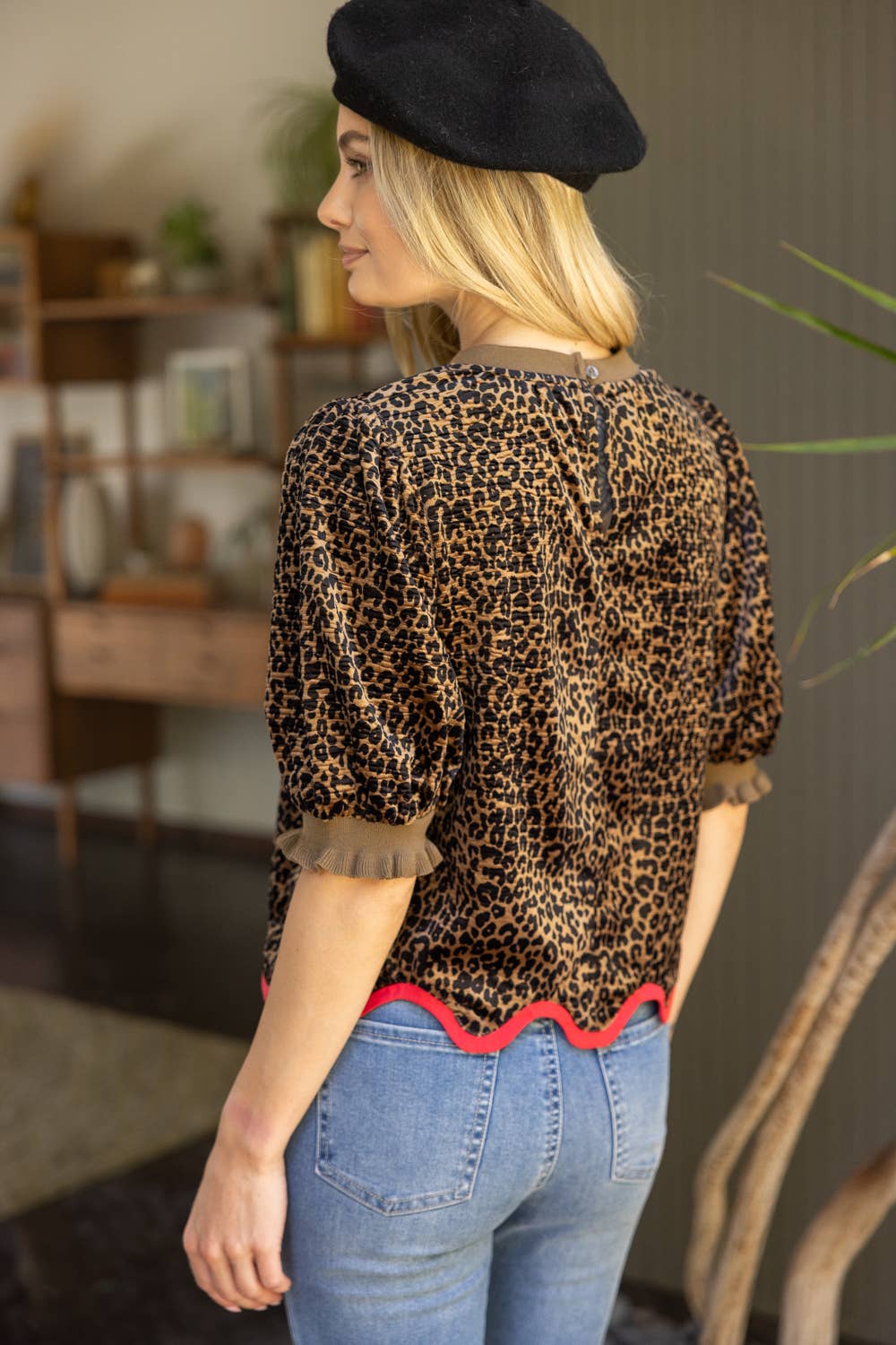 VOY - 35928 Contrast Wavy Hem Detailed Velve Animal Print Top VOY