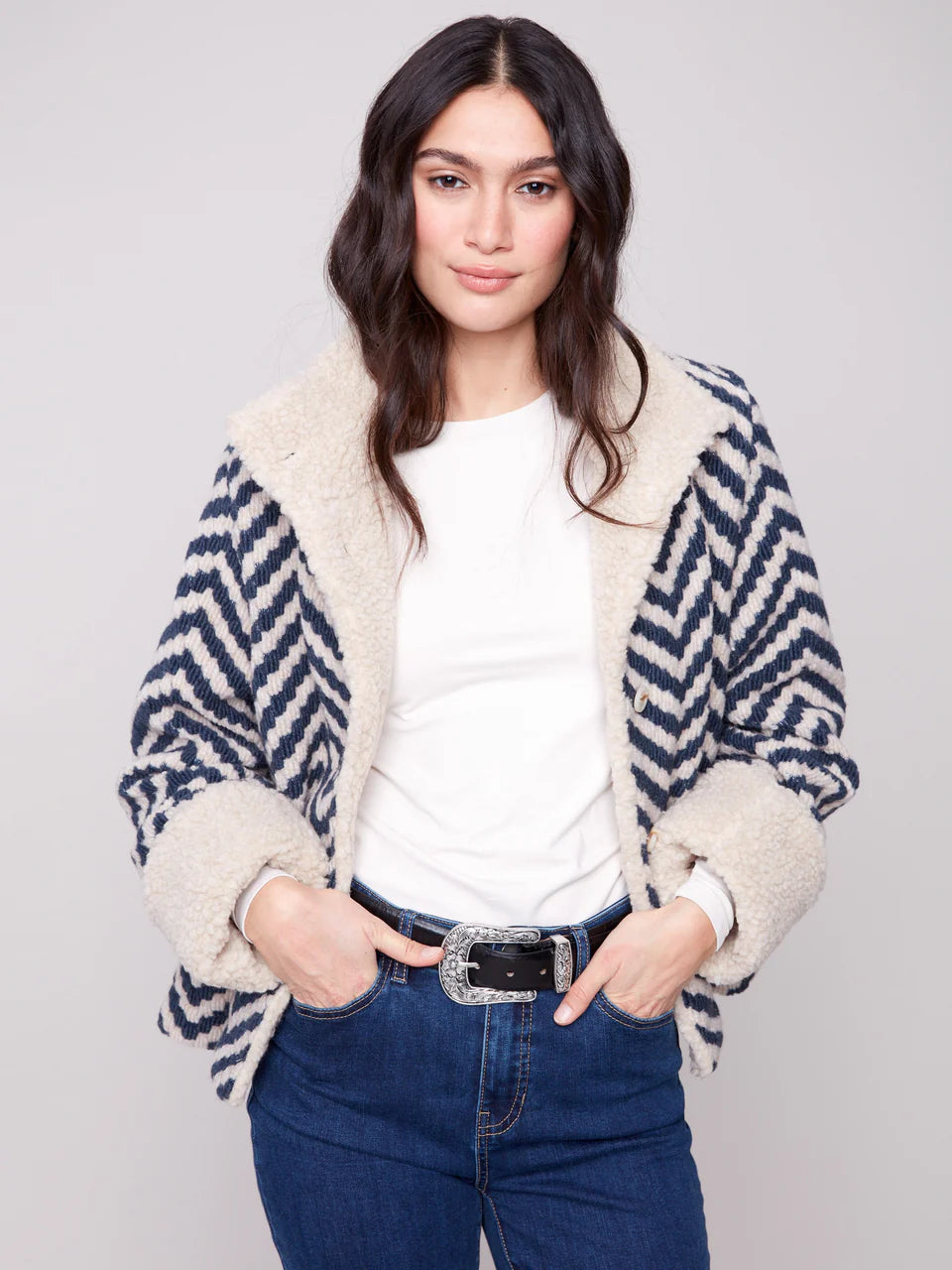 Chevron Bouclé Short Jacket With Sherpa Trim - Navy