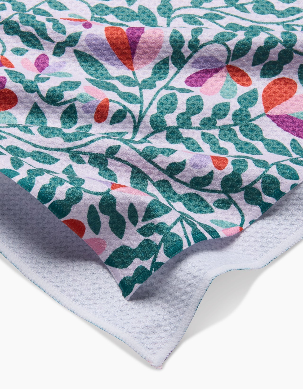 Spring Wavy Leaves Towel | Nature-Inspired, Soft & Absorbent GEOMETRY