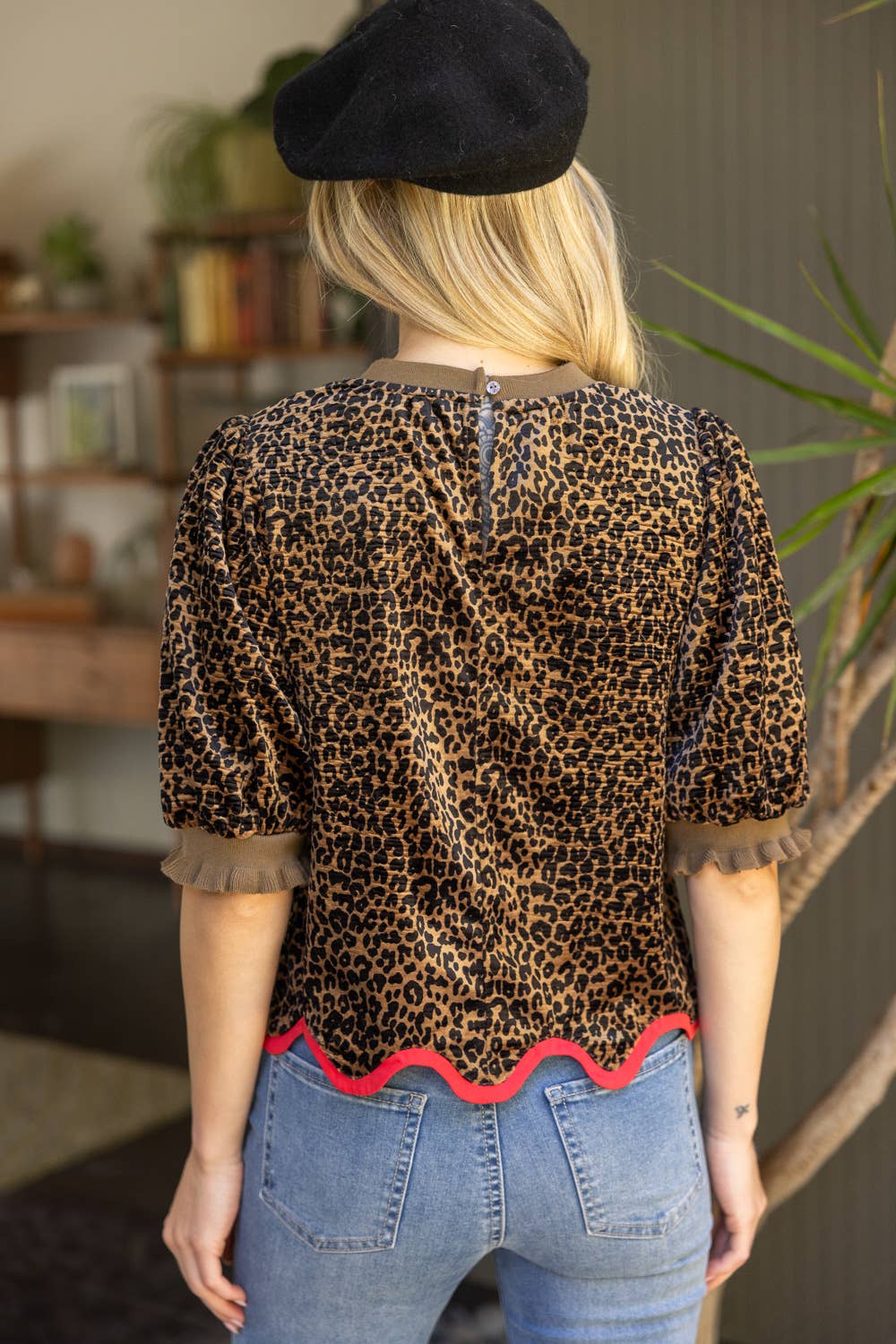 VOY - 35928 Contrast Wavy Hem Detailed Velve Animal Print Top VOY