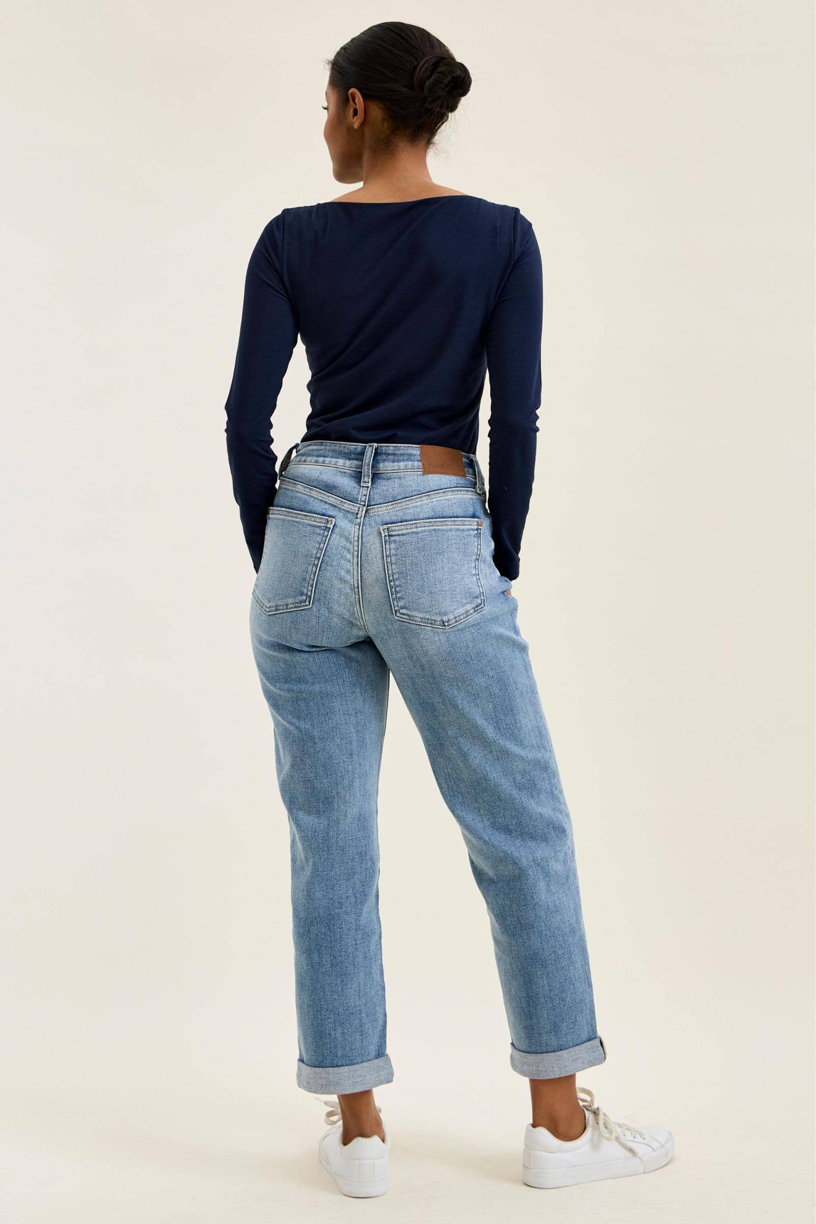 Judy Blue Mid Rise Billie Boyfriend Light Iced Indigo Jeans