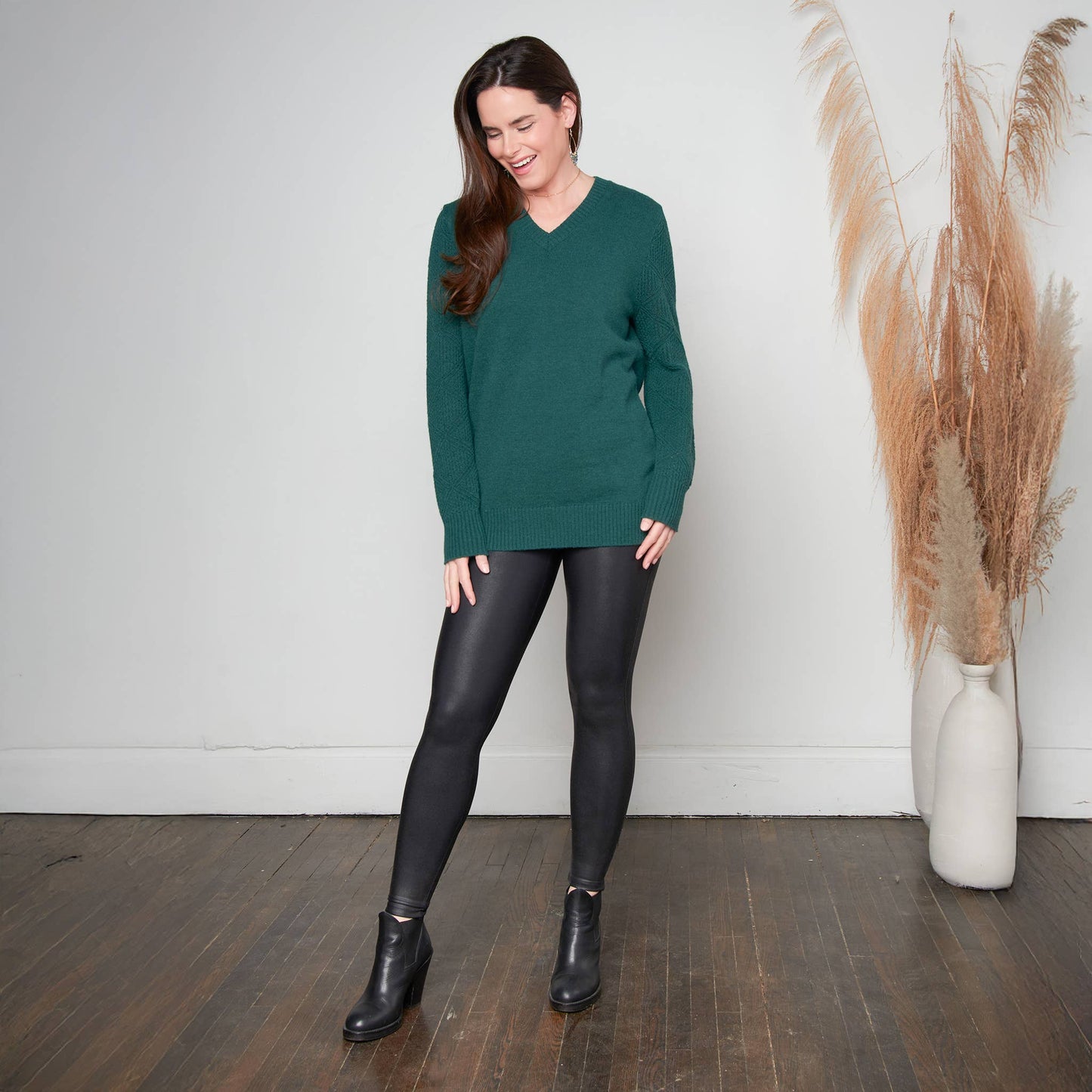 Elsie & Zoey - Emery Diamond Crochet Sleeve V-Neck Sweater