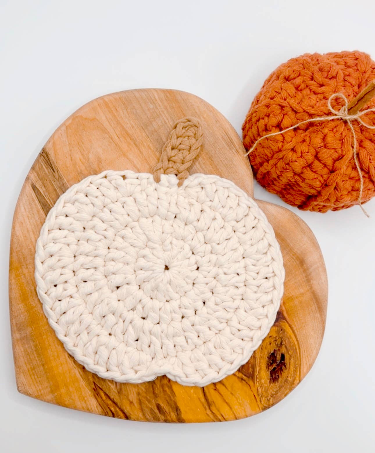 Pumpkin Pot Holder in Natural/Toast Fall-Winter Lilly Bird Crochet