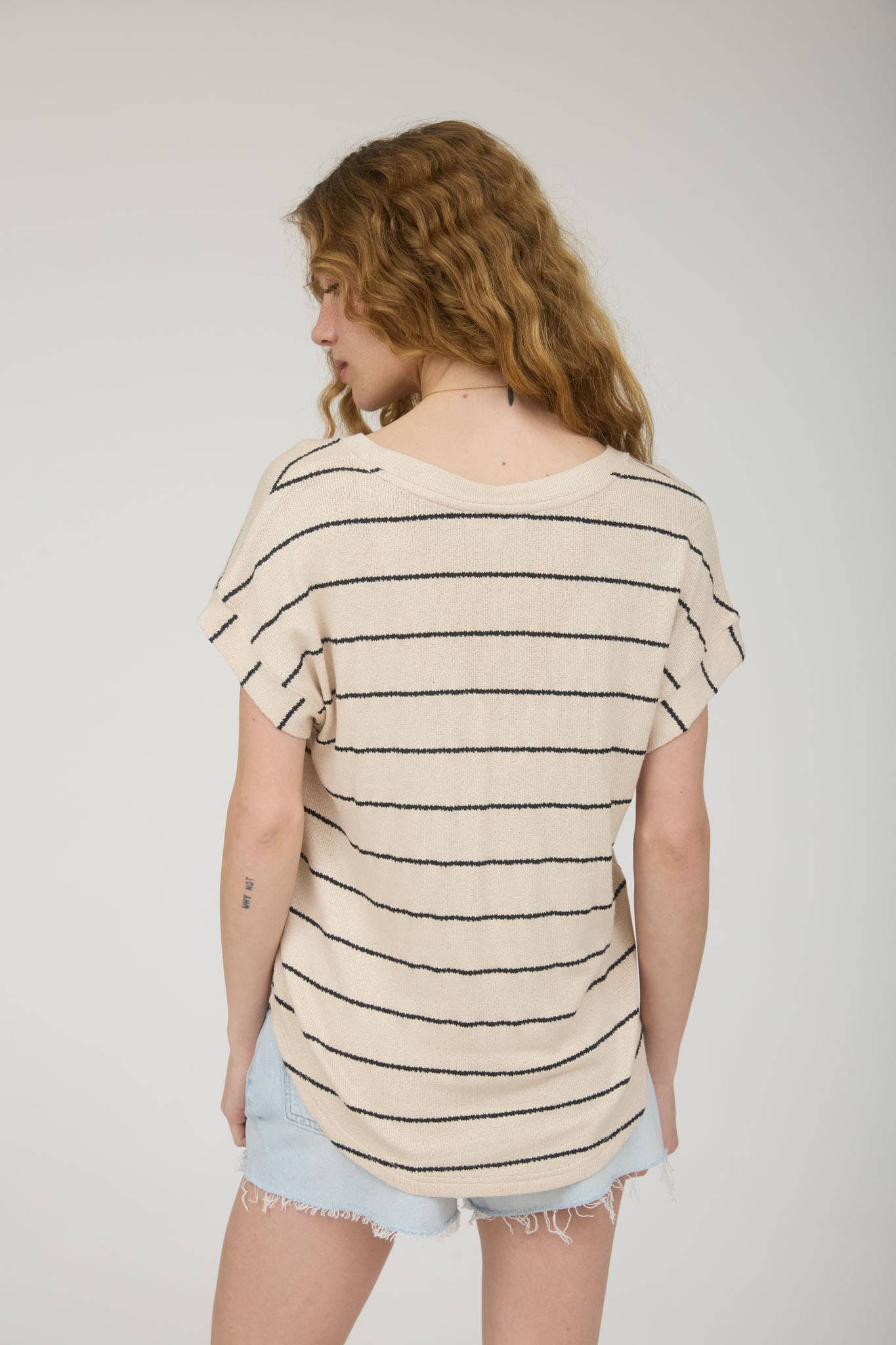 STRIPE V NECK CUFFED SHORT SLEEVE KNIT TOP