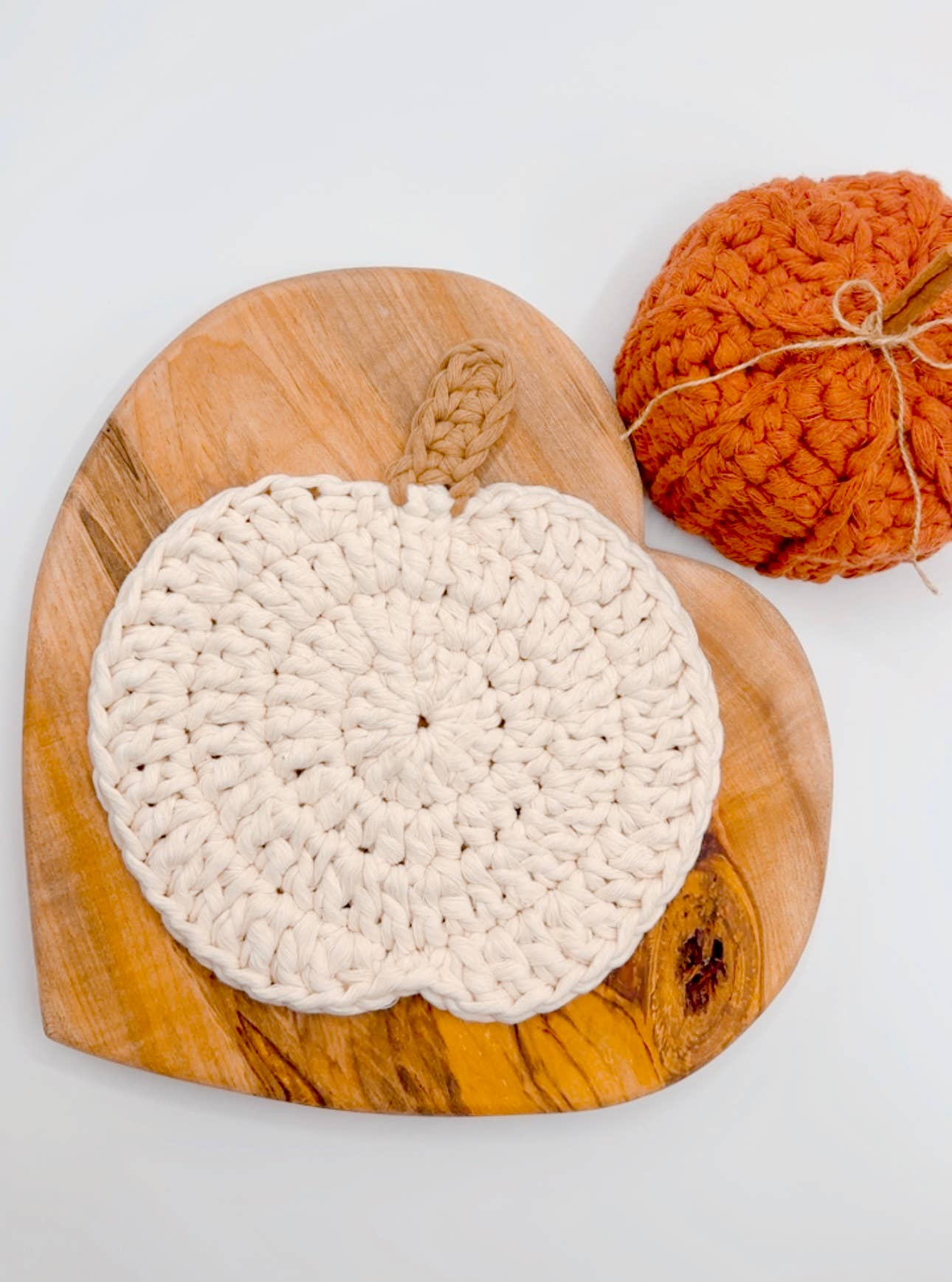 Pumpkin Pot Holder in Natural/Toast Fall-Winter Lilly Bird Crochet