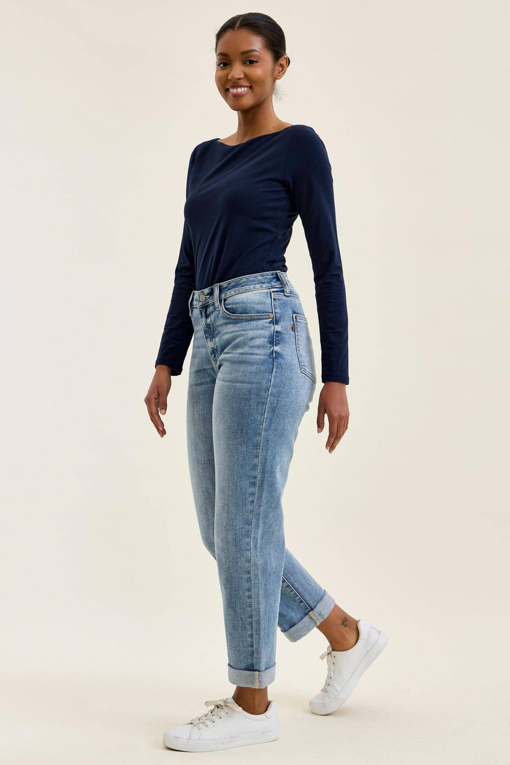 Judy Blue Mid Rise Billie Boyfriend Light Iced Indigo Jeans
