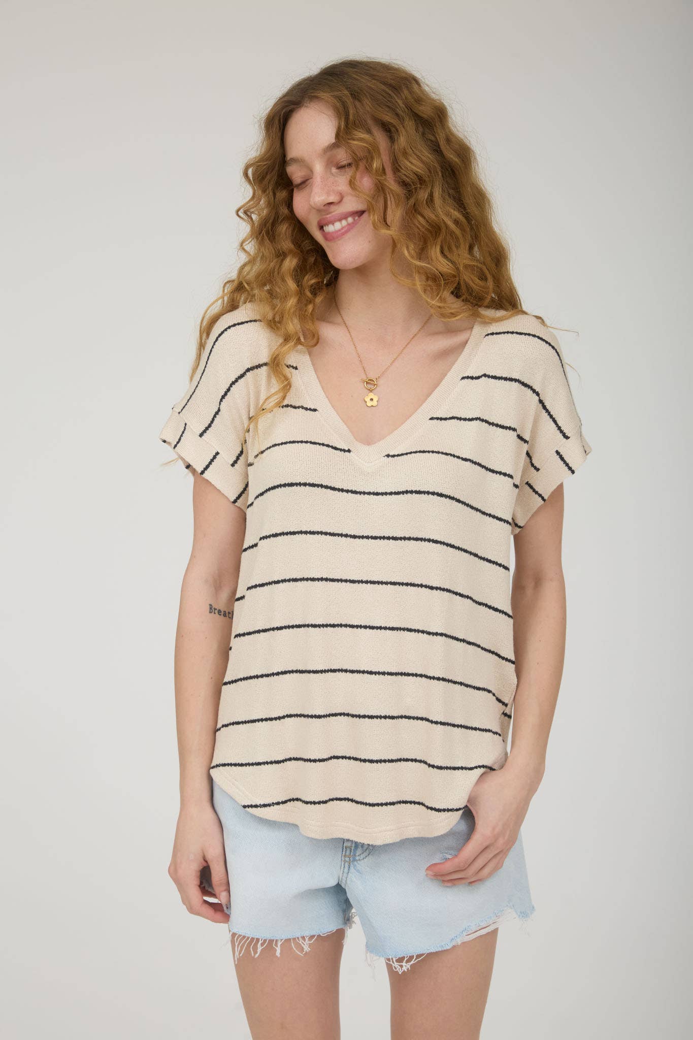 STRIPE V NECK CUFFED SHORT SLEEVE KNIT TOP