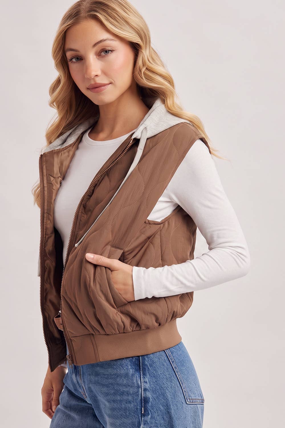 QUILTED PUFFER VEST CONTRAST HOODIE VEST