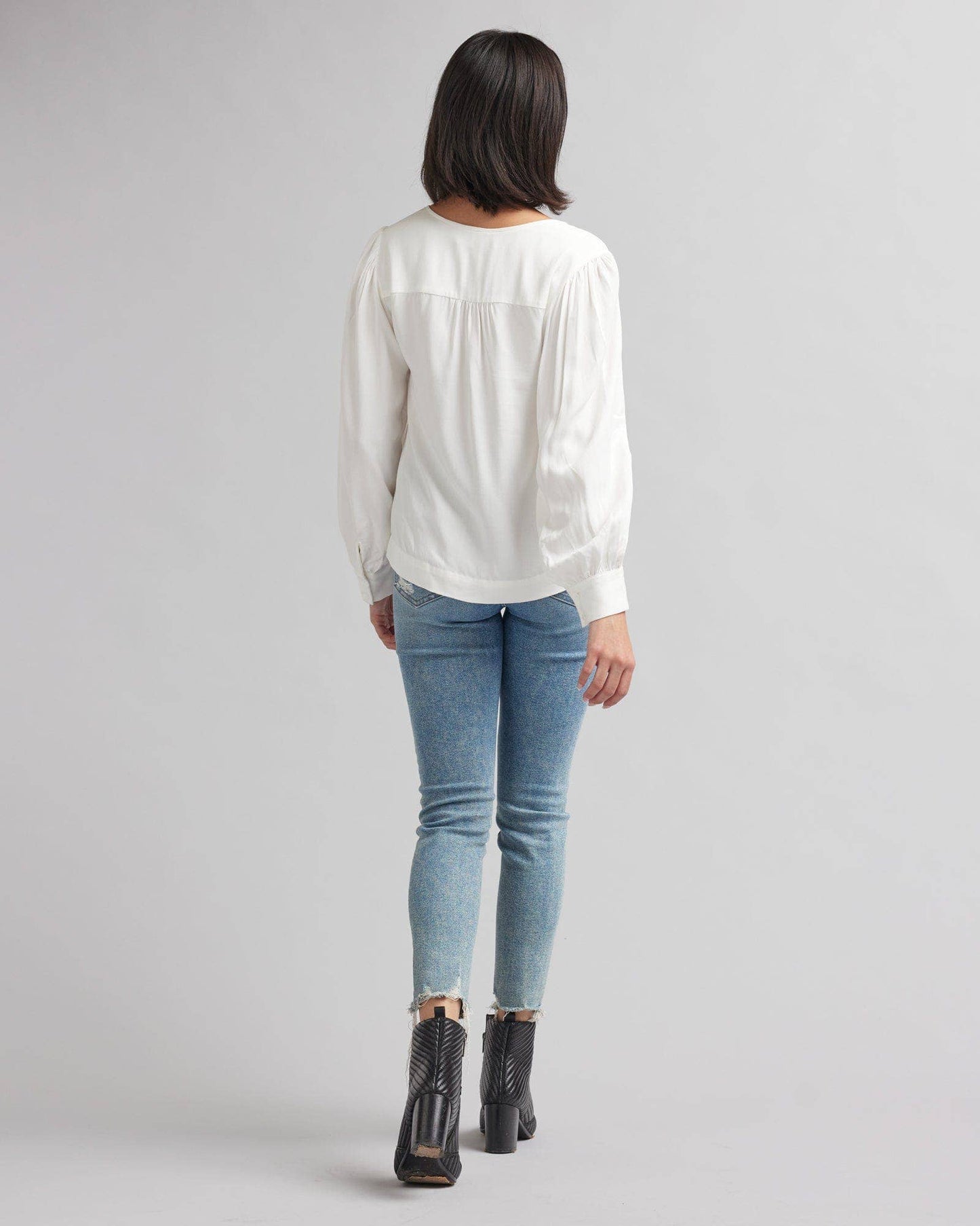 Jewel V-Neck Blouse: Gardenia Spring-Summer Downeast