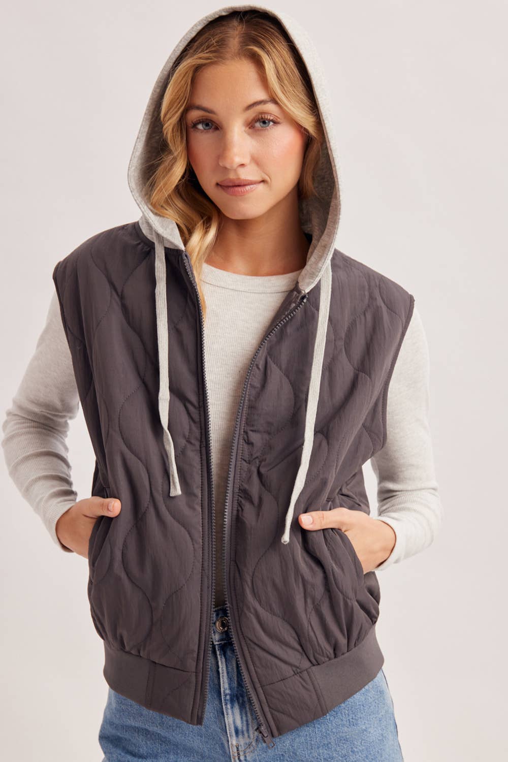QUILTED PUFFER VEST CONTRAST HOODIE VEST