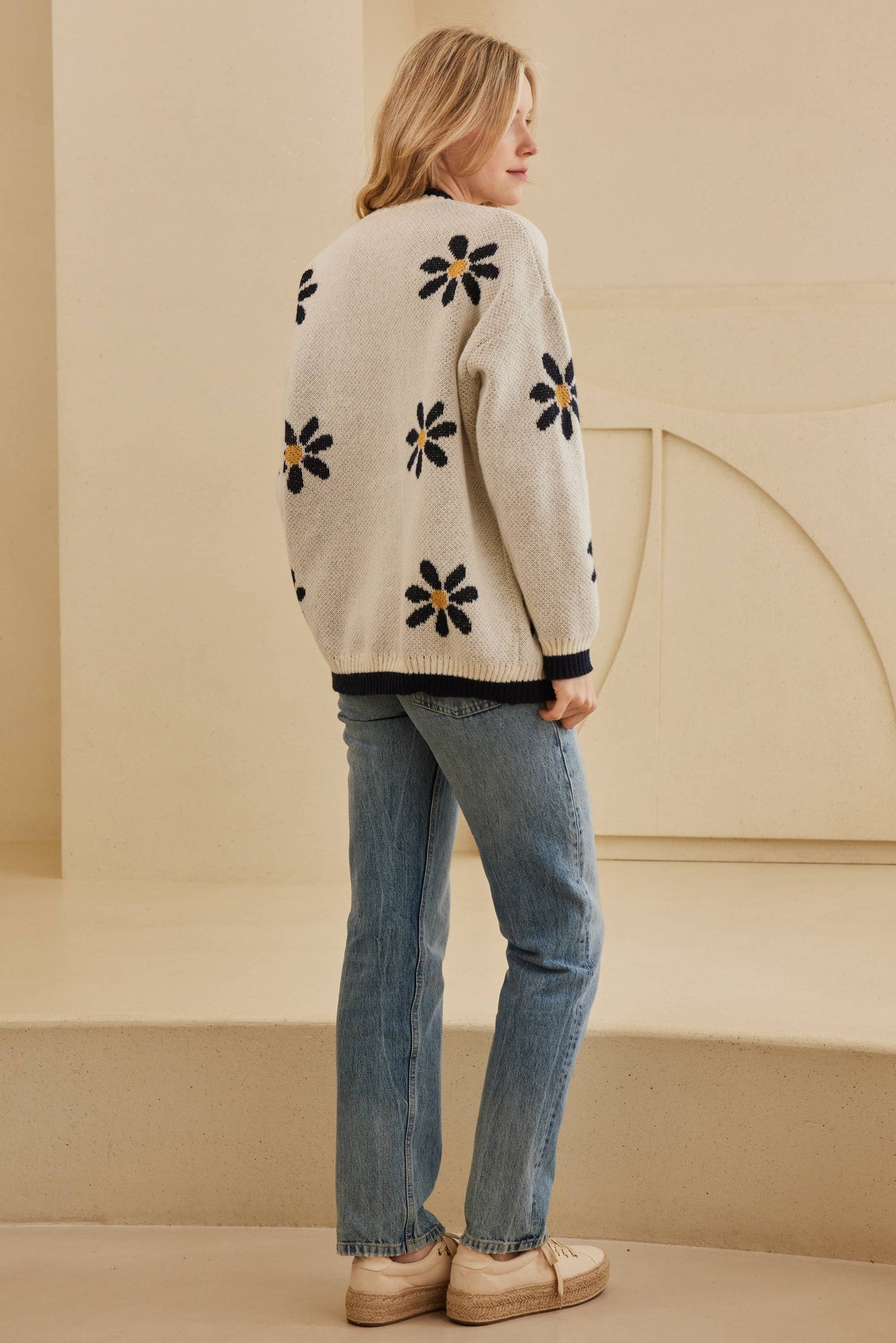 Embroidered Floral Cardigan Mello.