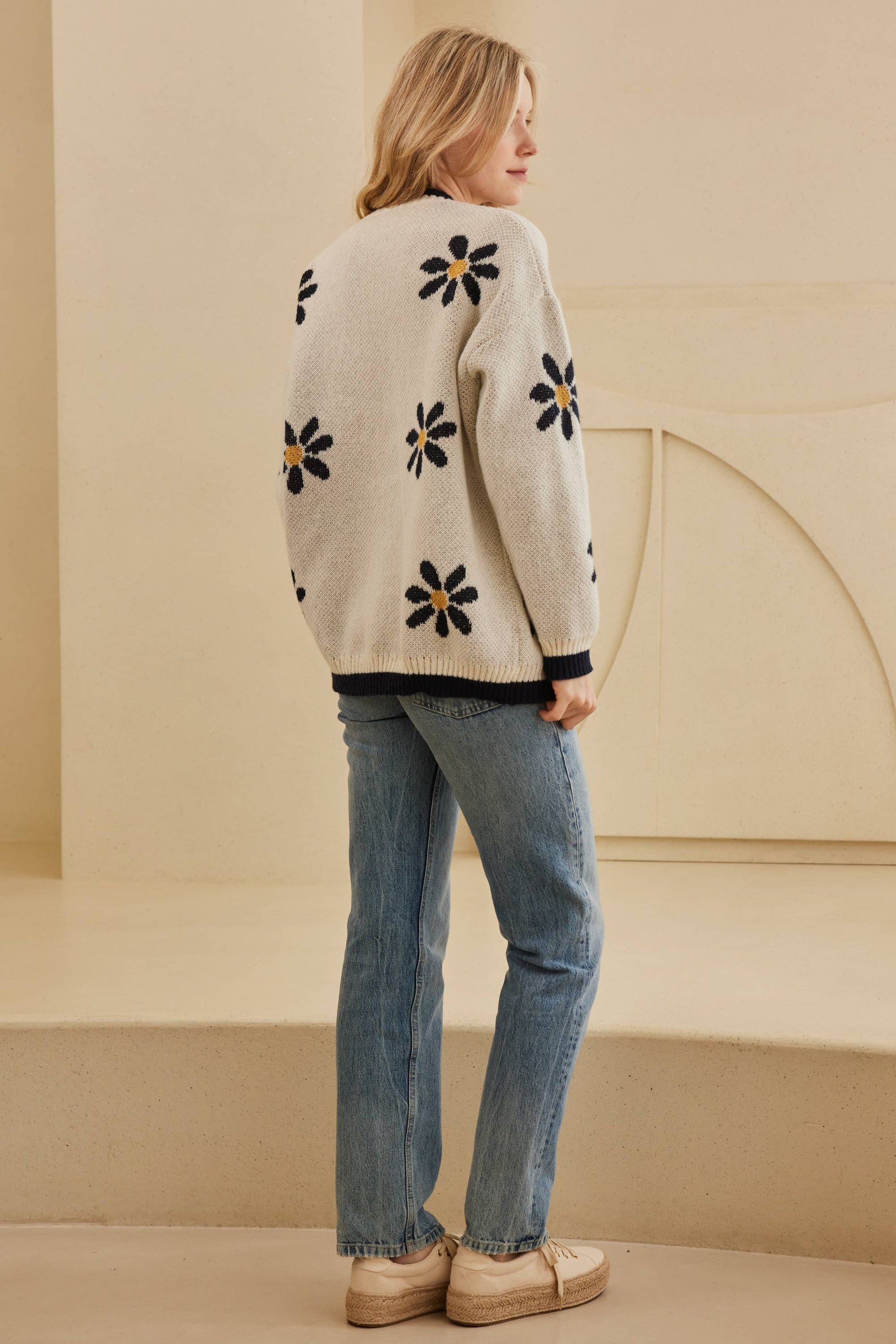 Embroidered Floral Cardigan Mello.
