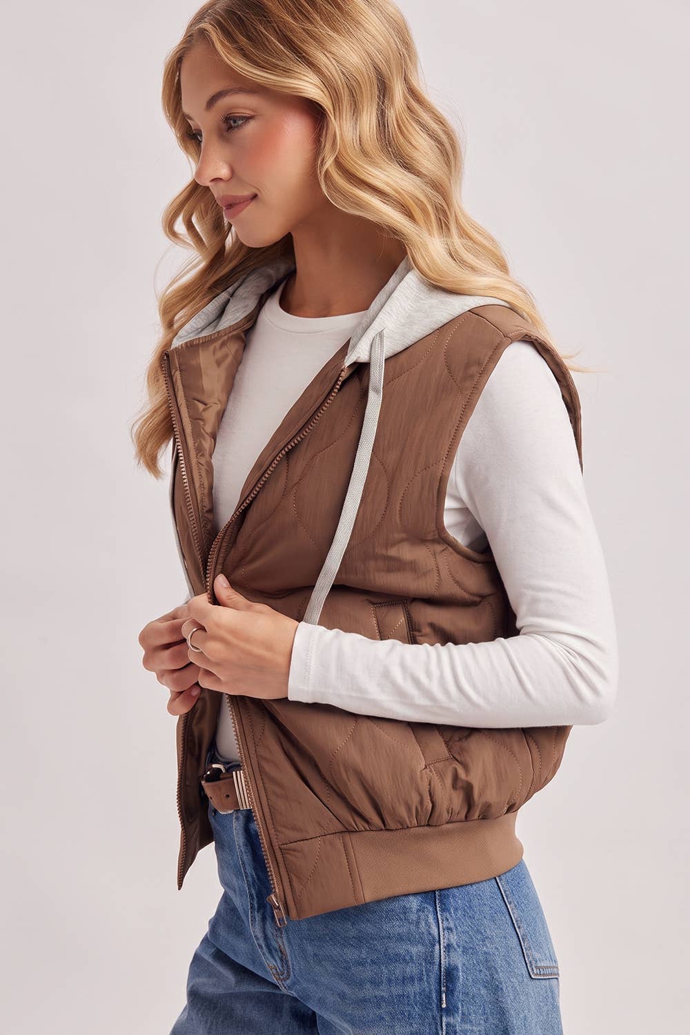 QUILTED PUFFER VEST CONTRAST HOODIE VEST