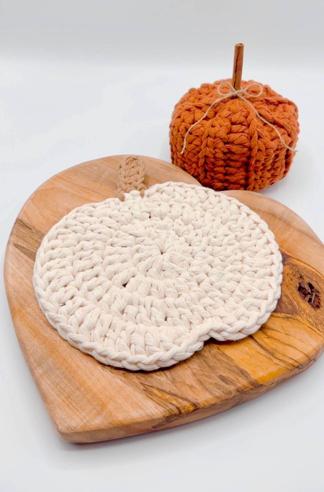 Pumpkin Pot Holder in Natural/Toast Fall-Winter Lilly Bird Crochet