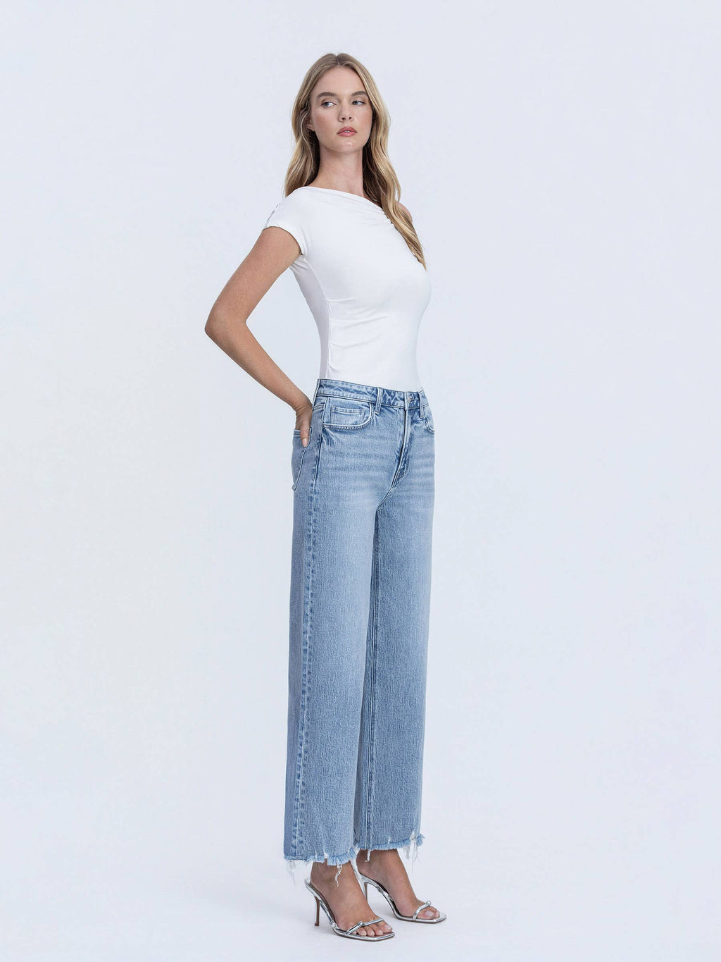 MID RISE FRAYED HEM ANKLE WIDE LEG JEANS T7279