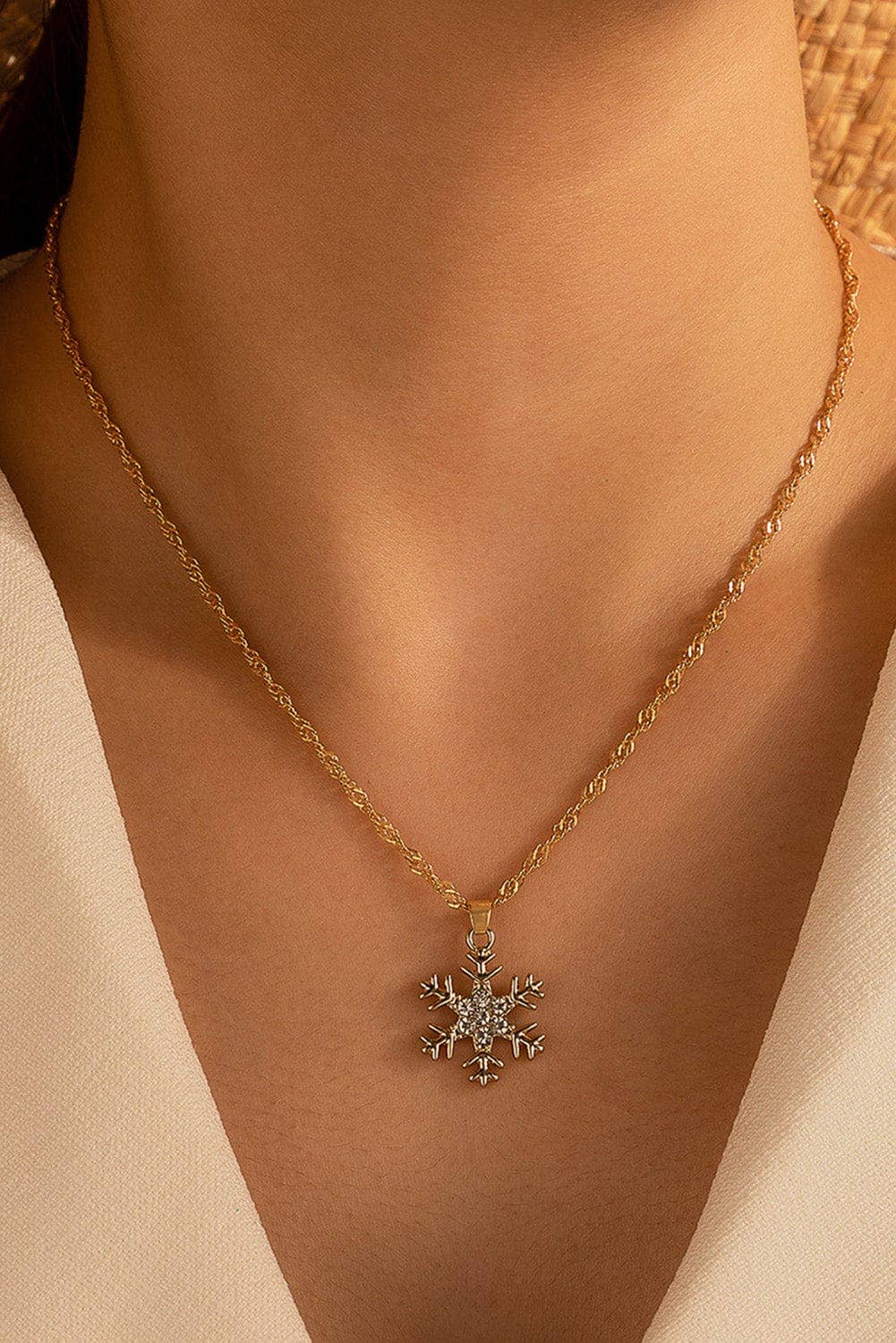 Snowflake Necklace: ONE SIZE / Gold / alloy Fall-Winter Liam & Company